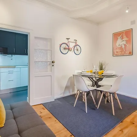 Duque's Cozy Retreat @ Historical Appartement